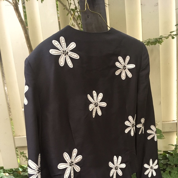 A Maggy London creation in size 14. - Picture 2 of 4